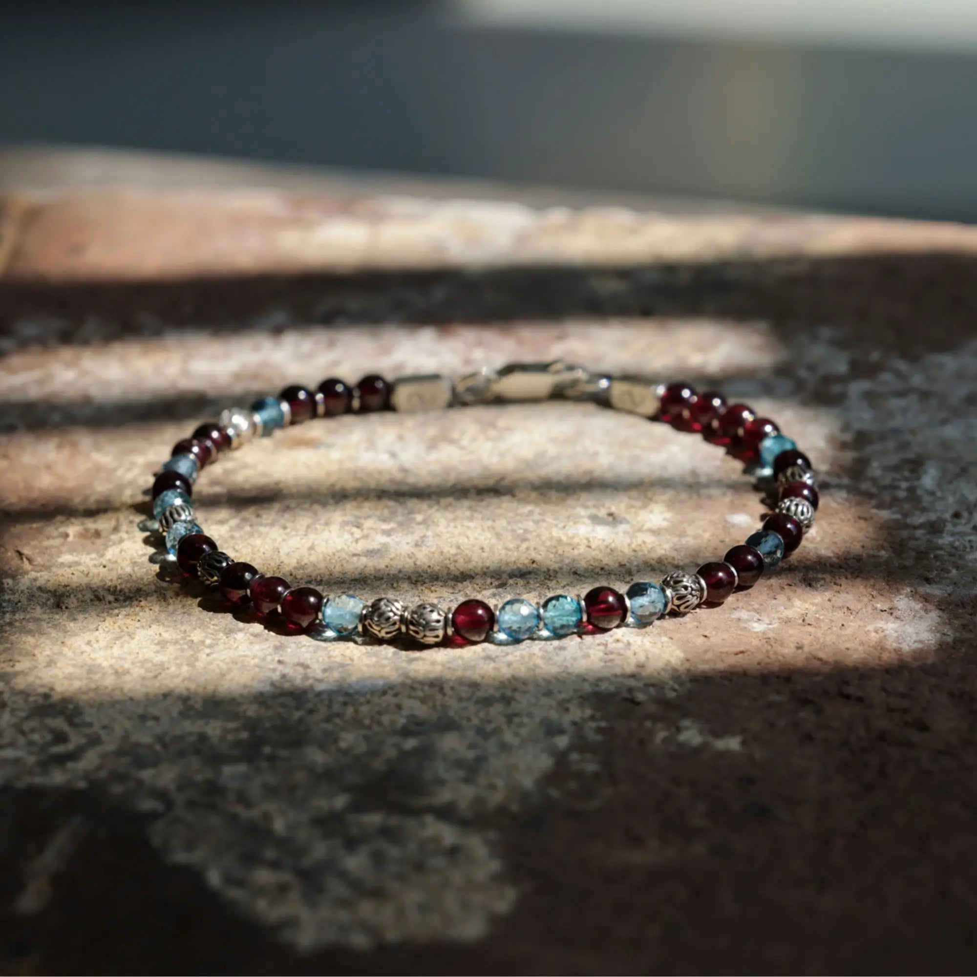 Swiss Blue Topaz - Red Garnet Bracelet VIII (3.5 - 4mm)